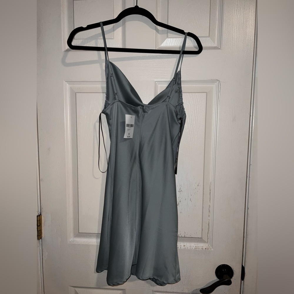 Dress - Picture 5 of 7
